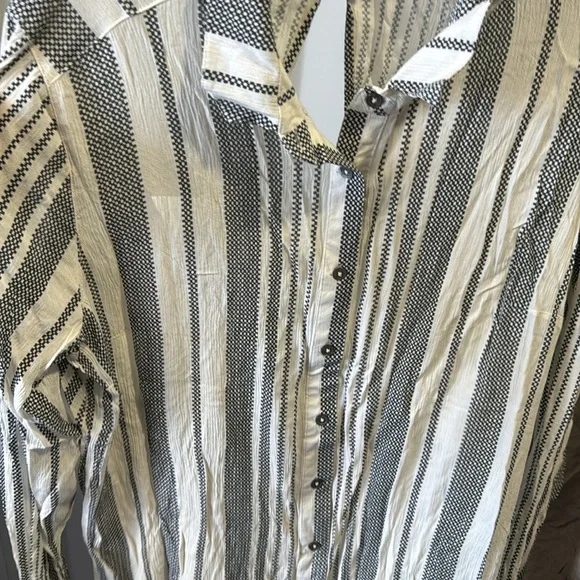Daytrip button down - Picture 2 of 5